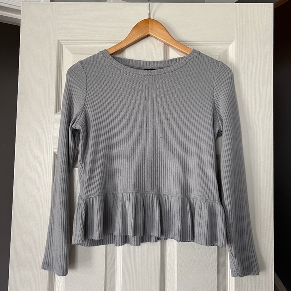 Girl's Art Class Gray Peplum Long Sleeve Ribbed Top Size L 10/12 - Picture 1 of 3